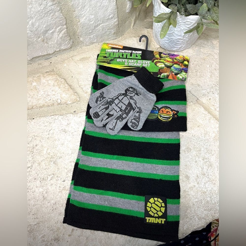 Teenage Mutant Ninja Turtles hat,gloves and scarf set